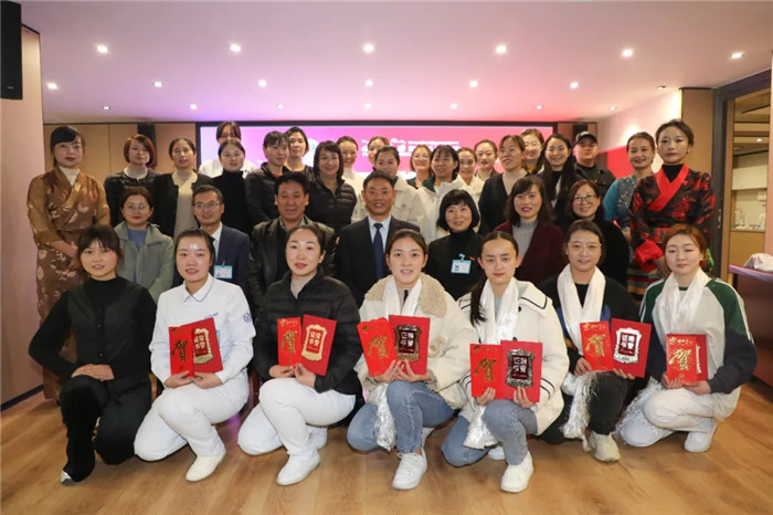 西藏大學(xué)附屬阜康醫(yī)院護(hù)士大比武——“密閉式靜脈輸液”決出獲勝者