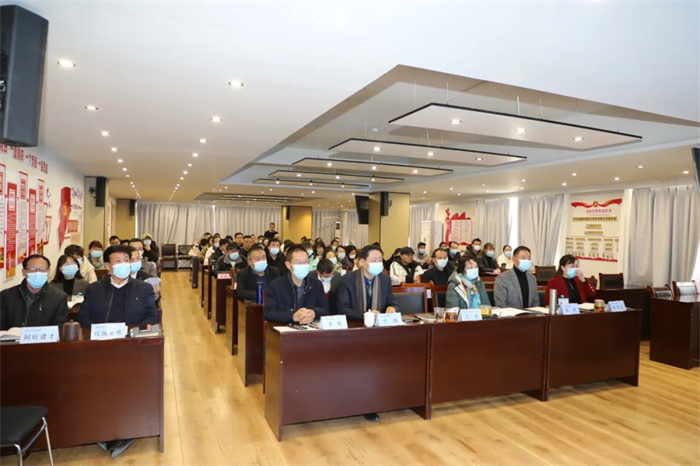 共同價(jià)值觀的人成就不一樣的阜康——王斌董事長(zhǎng)為阜康新員工開(kāi)展專題講座