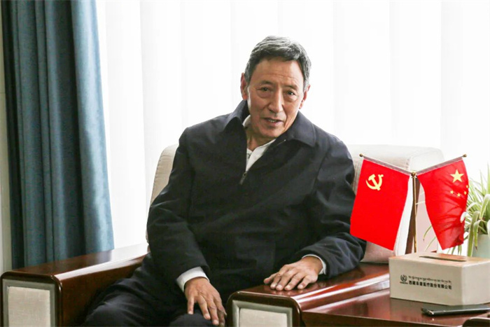 嘎布院長(zhǎng)，歡迎常回家看看——阜康醫(yī)療為嘎布院長(zhǎng)頒發(fā)特殊貢獻(xiàn)獎(jiǎng)?wù)拢? /></a>
                    </li>                    
                                        <li id=