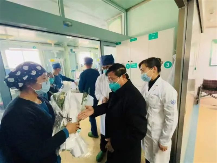 【特別的關懷，給特別的你】西藏阜康醫(yī)院開展“三八國際婦女節(jié)”慰問活動