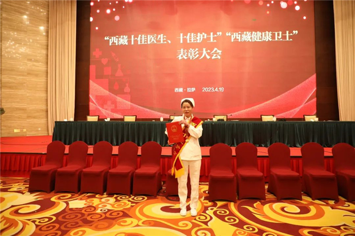 阜康醫(yī)院白榮榮喜獲“西藏十佳護(hù)士”榮譽(yù)稱(chēng)號(hào)
