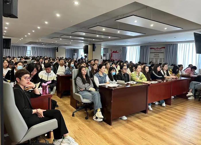 西藏阜康醫(yī)院護(hù)理部組織開(kāi)展心電圖基礎(chǔ)知識(shí)業(yè)務(wù)培訓(xùn)