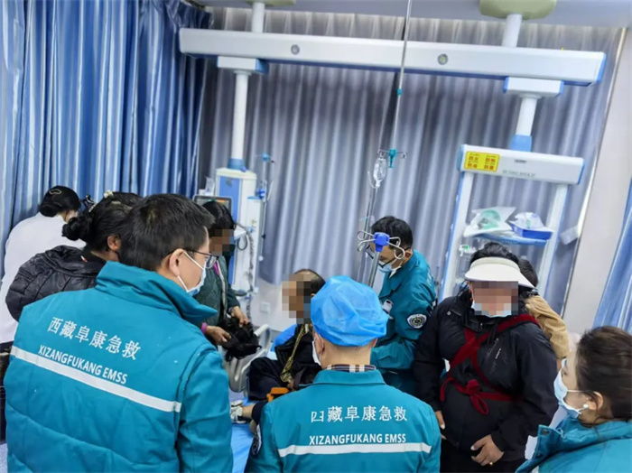 生死競(jìng)速，西藏阜康醫(yī)院急診科爭(zhēng)分奪秒挽救患者生命