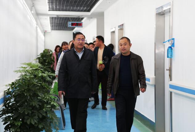 自治區(qū)非公有制企業(yè)代表蒞臨我院檢查、指導(dǎo)院務(wù)公開工作