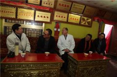 醫(yī)者仁心 阜康在行動丨送醫(yī)送藥進布宮，阜康義診獻愛心