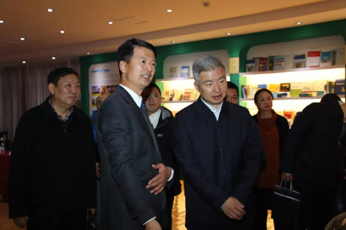 西藏自治區(qū)黨委副書記、政府常務副主席莊嚴蒞臨我院調研指導
