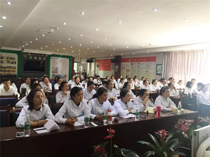 【簡報】西藏阜康醫(yī)院護(hù)理部組織護(hù)理人員進(jìn)行理論及操作培訓(xùn)