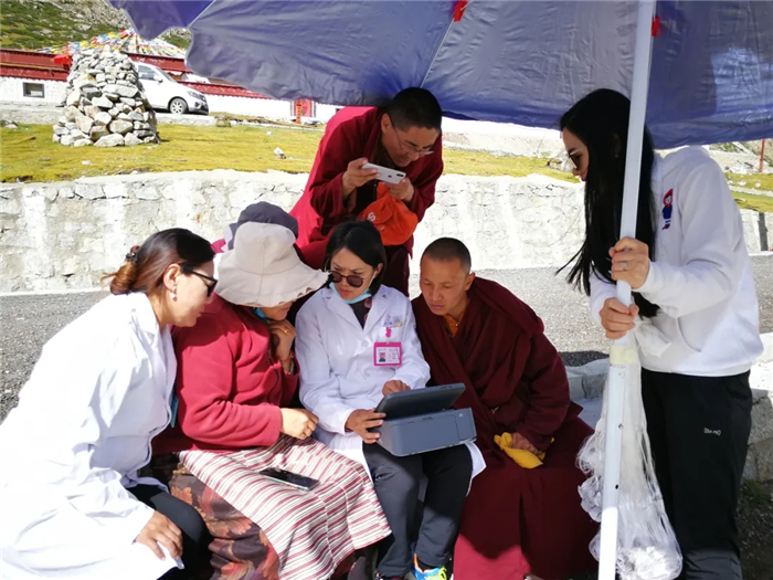 阜康義診組行紀(jì)：露天課堂傳播健康，護(hù)庇僧侶俱歡顏！