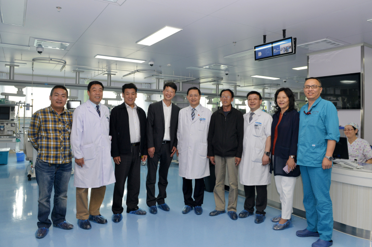 西藏阜康醫(yī)院王斌董事長一行 前往青海省人民醫(yī)院座談